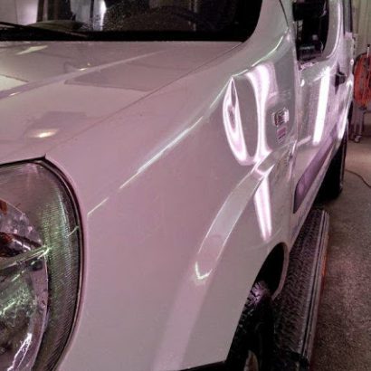 Delle in Fahrzeugseite - Hagelschadenpoint Baunatal - Beulendoktor Kassel